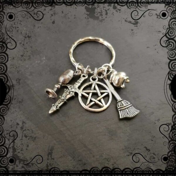 Wholesale Gothic Wicca Keychain Set Alloy Broom Cauldron Dagger Cup Pentagram Key Ring Gift Accessory
