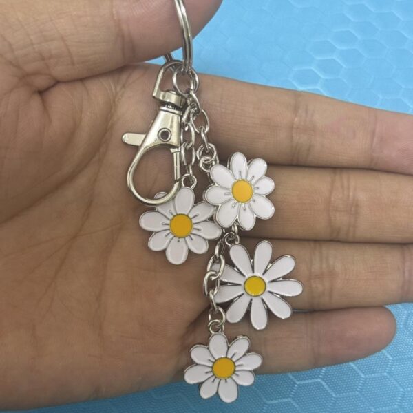 Wholesale Pastoral Floral Alloy Keychain Pendant Decorative Accessory Gift
