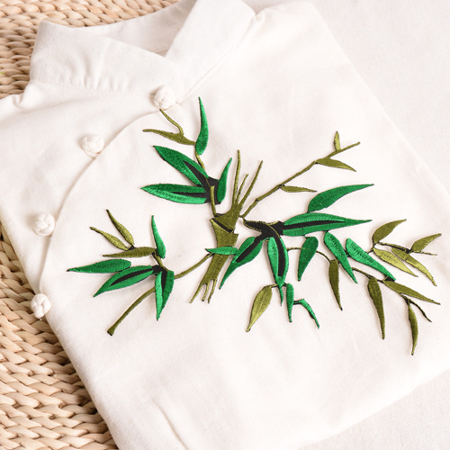 Wholesale Polyester and Cotton Embroidery Patch - Green Small Size, Decorative Accent for Clothing, Boutique Resale