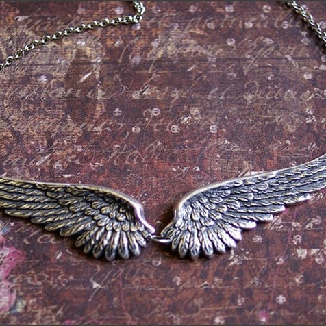 Wholesale Retro Angel Wings Pendant Necklace Fashion Accessory for Party or Everyday Gift