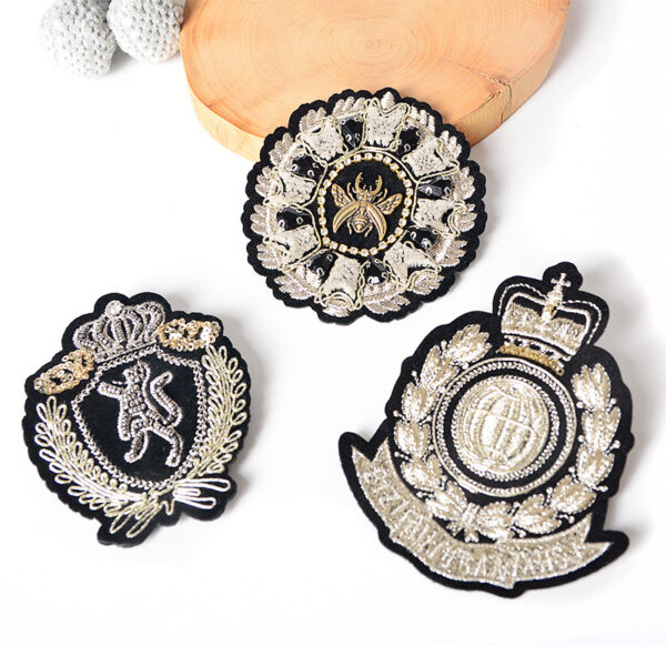 Wholesale Stylish Embroidered Bee Lion Patch College Suit Badge Fashion Accessory