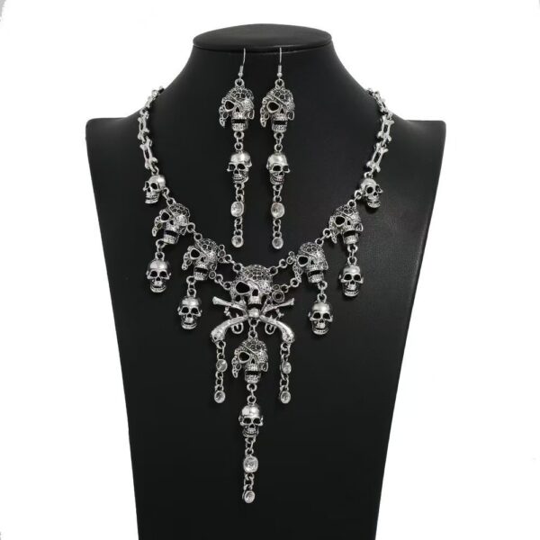 Wholesale Halloween Skull Necklace Ancient Gold Plated Gothic Style Party Wear Fashion Accessory