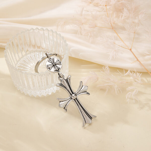 Wholesale European Style Cross Keychain Pendant Zinc Alloy Silver Fashion Accessory for Bags and Keys OLY Exclusive