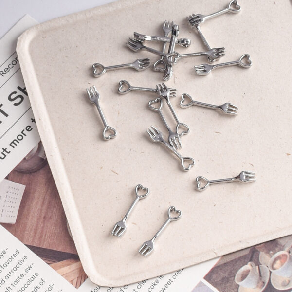 oly-286a0f01967e951870493d66fccd9550 Wholesale Heart Shaped Spoon and Fork Pendant Alloy Baked Paint DIY Phone Chain Accessory