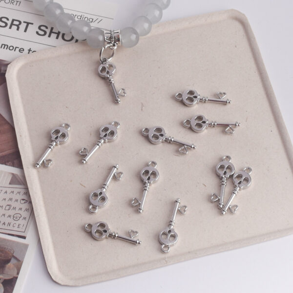 oly-28c1dcdc505c8b607ee18e19ee3cd7e5 Wholesale Halloween Skull Alloy Keychain Pendant Decorative Fashion Accessory Resale