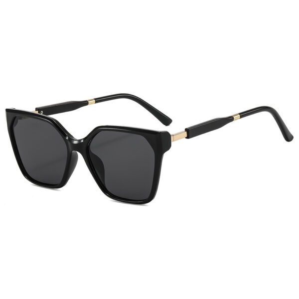 Wholesale Chic Square Retro Sunglasses UV400 Black Frame Gray Lens Fashion Accessory for Women Men