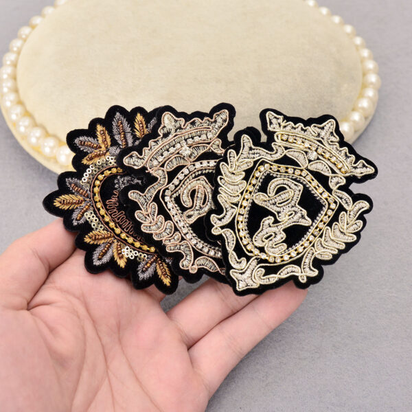 oly-2ccbee55d559c3167d97d76d6ec0ae6c Wholesale Golden Tiger College Style Patch Felt Sequins Towel Decorative Accessory