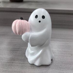 Ghost holding pumpkin 6*6*9