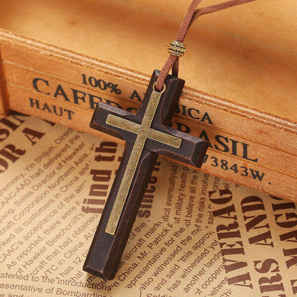 Wholesale Handmade Wood Alloy Cross Pendant Necklace Double Layer Rope Chain Jewelry Accessory for Couples Boutique Resale