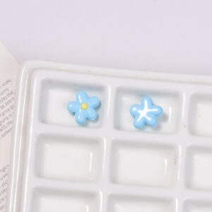 Sky blue dot oil flower