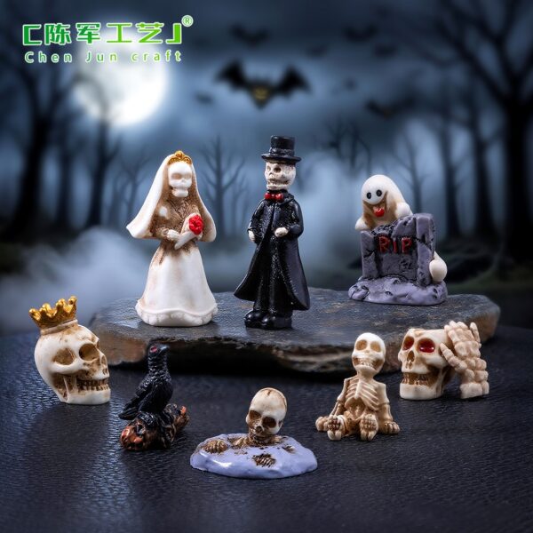 Wholesale Resin Halloween Skeleton Couple Figurine Set Cross Tombstone Design Home Decor Gift