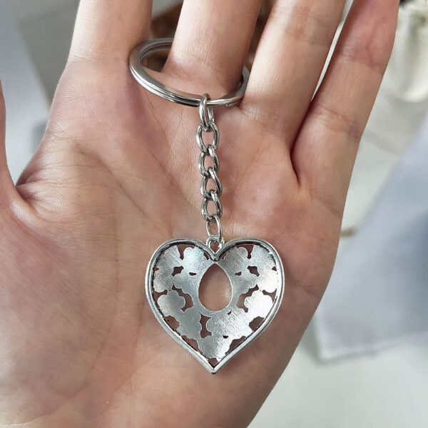 oly-33cd0cd45bf7ced7b2a7b8baf9632a29 Wholesale Retro Flower Heart Keychain Pendant Silver Zinc Alloy Fashion Accessory for Car Keys