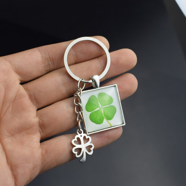 oly-351b5061e6b2a387ccc9873752f771e3 Wholesale Luminous Four Leaf Clover Keychain Pendant Fashion Jewelry Accessory for Gift or Boutique