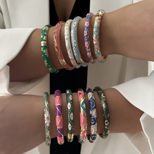 oly-36e5fadc89fd78bf6edca09fbdf5ec8b Wholesale Trendy Floral Enamel Open Bracelet Alloy Electroplated Rhinestone Jewelry Accessory Gift