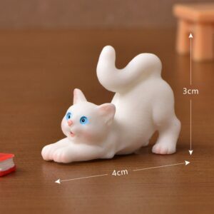 No. 7 stretching white cat / Realistic kitten series