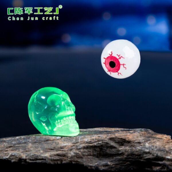 Wholesale Halloween Glow-in-the-Dark Resin Skull Figurines Decorative Accent for Home Office Decor Resale Gift