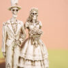 Wholesale White Resin Skeleton Couple Ornament for Home Decor and Halloween