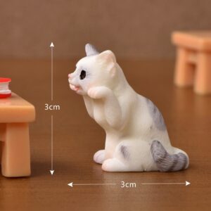 No. 13 lying on the table / Realistic kitten series