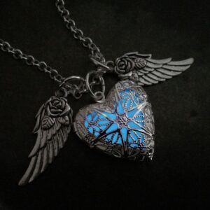 Wholesale Flying Heart with Wings Glow Pendant Necklace Alloy Jewelry for Gift Boutique