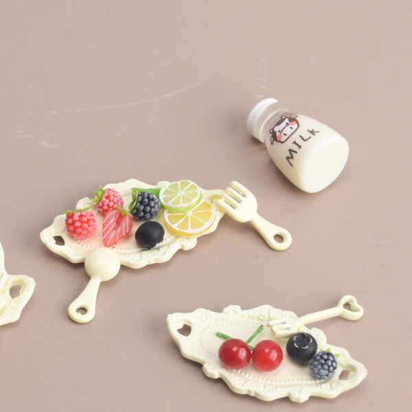 Wholesale French Lace Miniature Plate Zinc Alloy Spray Paint Decorative Accent Dollhouse Accessory for Resale