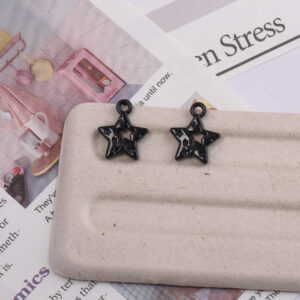 Hollow five-pointed star pendant-black