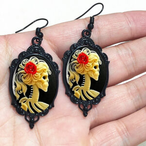 Wholesale Vintage Skull Glass Pendant Necklace Fashion Accessory for Resale