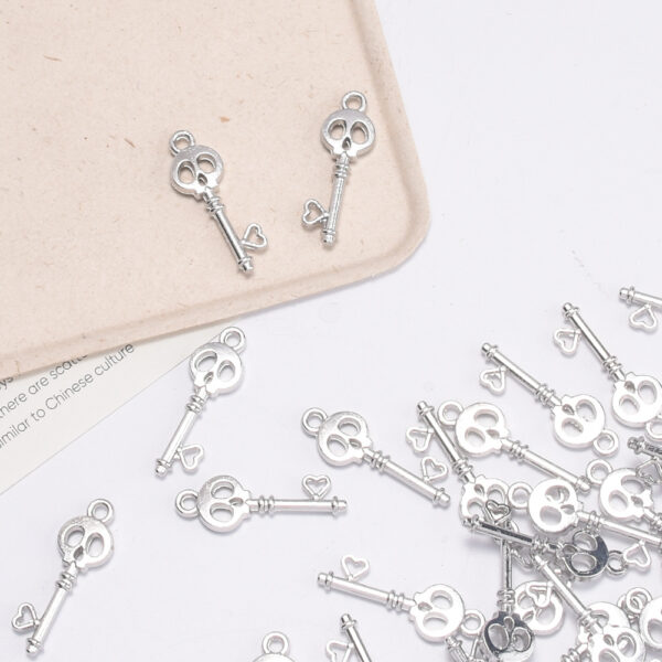 oly-4212ab98570690b46901c387ab79604f Wholesale Halloween Skull Alloy Keychain Pendant Decorative Fashion Accessory Resale