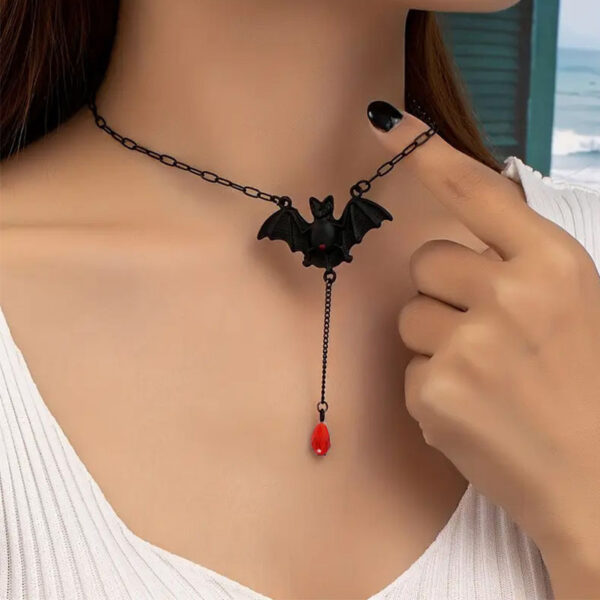 Wholesale Fashion Bat Pendant Necklace Zinc Alloy Electroplated Chain Jewelry Accessory
