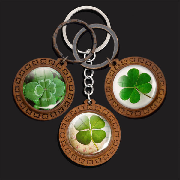 Wholesale Wood Four Leaf Clover Keychain Vintage Carved Pendant Unisex Gift