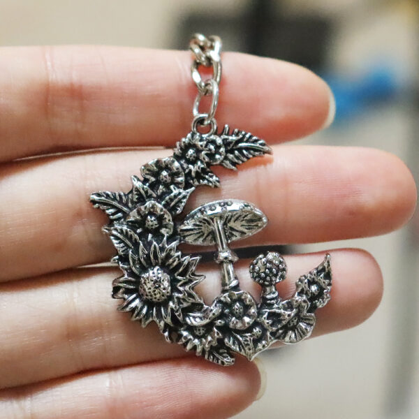 Wholesale Witchy Nature Mushroom Moon Keychain Pendant Vintage Silver Metal Boutique Bag Charm