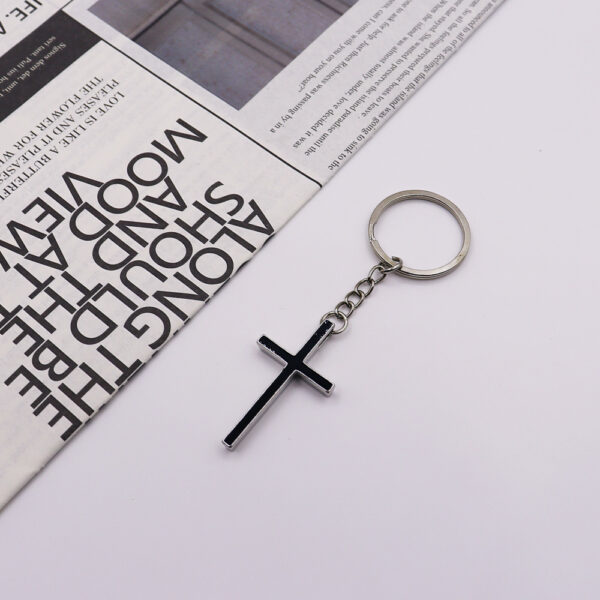Wholesale European Style Black Cross Keychain Fashion Accessory for Men Gift