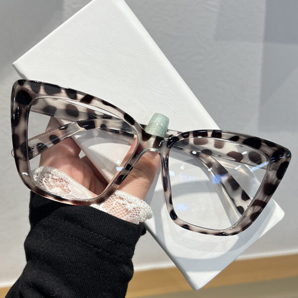 Wholesale Trendy Cat-Eye Sunglasses with Resin Anti Blue Light Lenses for Women Party Fashion Accessory