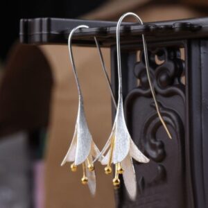 Wholesale Silver-Plated Lily Flower Ear Hooks Earrings - Trendy Fashion Accessory for Wedding Gift