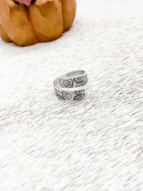 Wholesale Vintage Sunflower Open Ring Silver Electroplated Metal Boutique Resale Jewelry