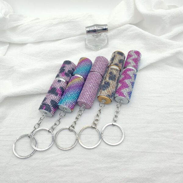 oly-4e0892d7bfd6bc9364b46ad205849581 Wholesale Rhinestone Perfume Bottle Keychain Decorative Wedding Gift for Women
