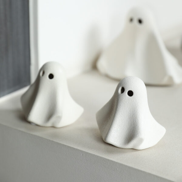 Wholesale Cute Halloween Ghost Ceramic Ornament Decorative Accent for Party Gift Boutique