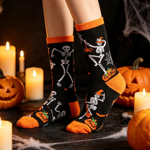 Wholesale Polyester Cotton Moisture Wicking Mid Calf Socks Halloween Cartoon Pumpkin Skeleton Unisex Party Socks