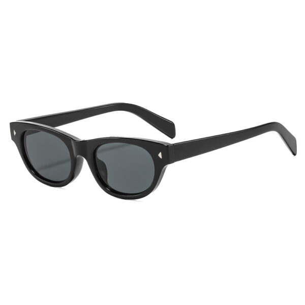 Wholesale Retro Square Frame Sunglasses with Rivet Details Trendy Women's Fashion Accessory for Outdoor Driving