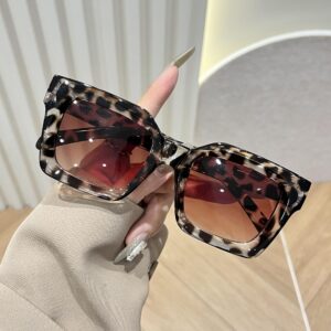 White leopard print double tea slices