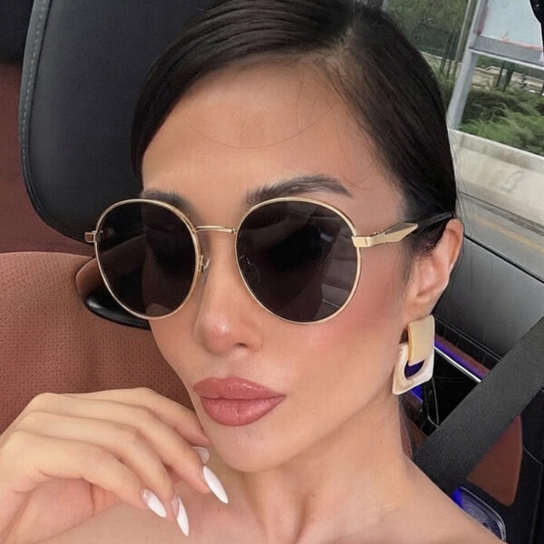 Wholesale Trendy Oval Metal Frame Sunglasses UV400 Gold Gray Lenses Fashion Accessory