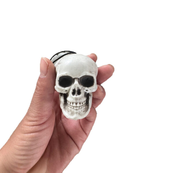 Wholesale Halloween Skull Decoration Hanging Rope Style Plastic Resin for Haunted House Home Decor