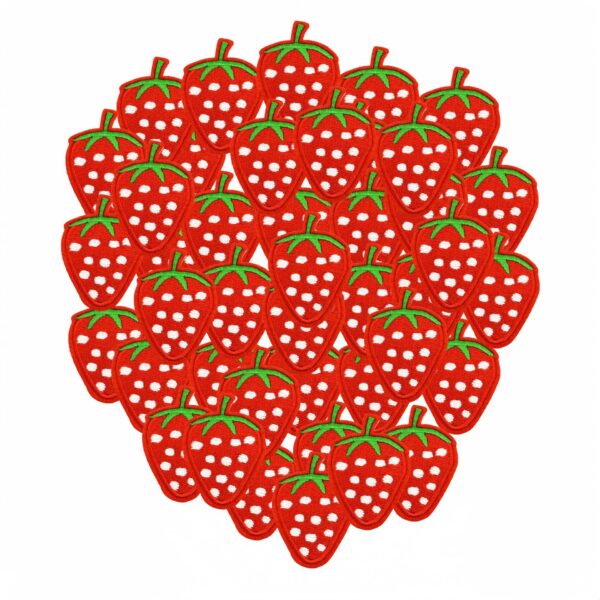 oly-5b619c598e8a299542de71e9350f2314 Wholesale Cartoon Embroidered Strawberry Iron On Patch Polyester Thread Decorative Accessory
