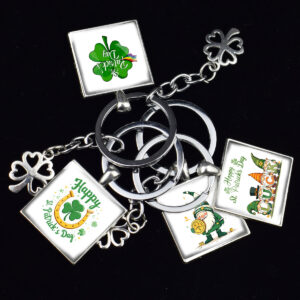 Wholesale Glow in the Dark Four Leaf Clover Keychain St Patrick's Day Fashion Accessory Gift