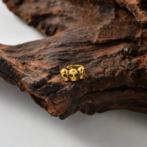 One three-skull ear clip - gold
