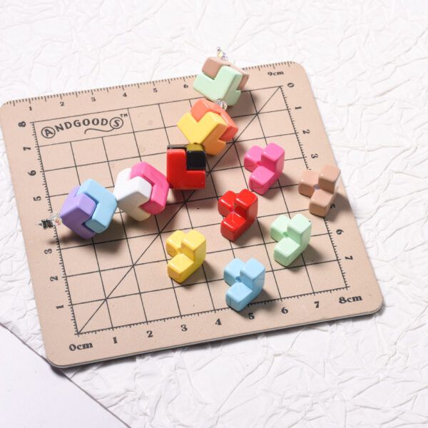 oly-60f016143a284f9032301e9de36da7b3 Wholesale Acrylic Puzzle Beads Mixed Color Flower Pattern for DIY Phone Chain Bag Charm Decorative Accessory