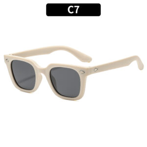 C7-White frame with gray accents