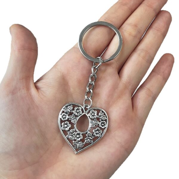 oly-6234723f5f7d711e53196c09953749a6 Wholesale Retro Flower Heart Keychain Pendant Silver Zinc Alloy Fashion Accessory for Car Keys