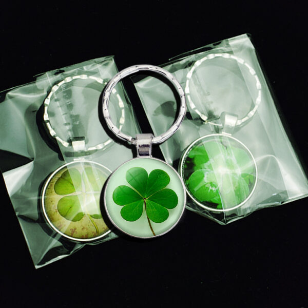 Wholesale Metal Luminous Four Leaf Clover Keychain Crystal Glass Lucky Charm Gift
