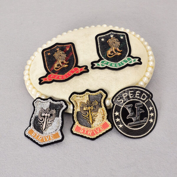 oly-6719f17f06daf8a98b5bd76aec81a96d Wholesale 3D Embroidered Crown Bee Patch with Letter B for Towels Stylish DIY Accessory