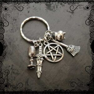 oly-679e4769b53229e8df17872c35f56153 Wholesale Gothic Wicca Keychain Set Alloy Broom Cauldron Dagger Cup Pentagram Key Ring Gift Accessory
